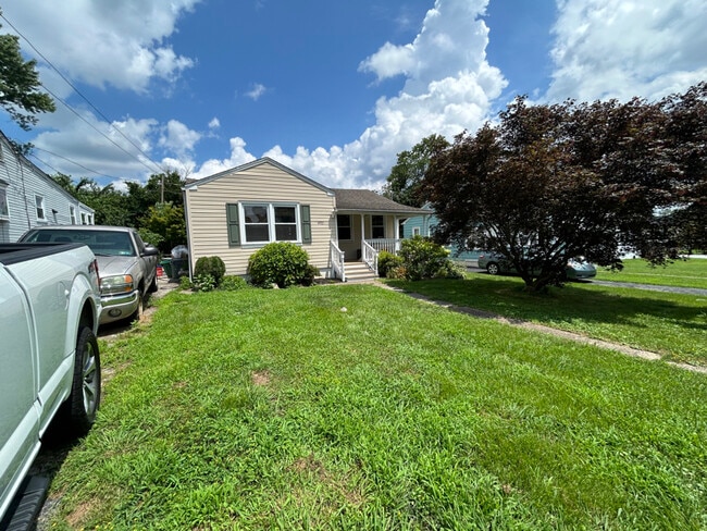 Building Photo - 4921 Demaio Dr