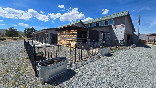 Foto del edificio - 5800 Peak Rd