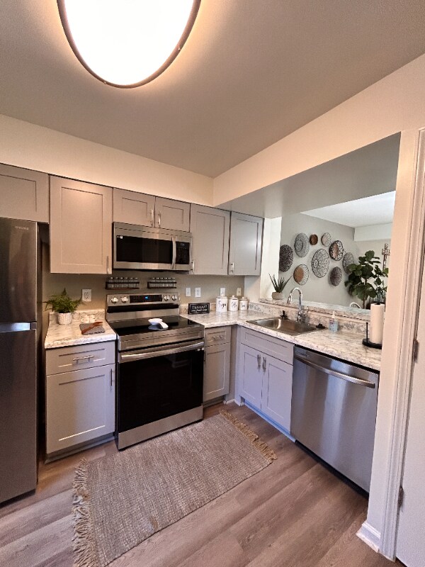 Foto del edificio - 1048 Fords Pointe Cir