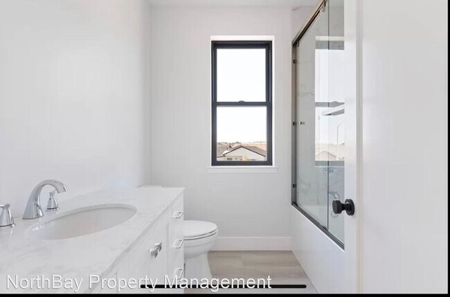 Building Photo - 3 br, 2.5 bath House - 3740 Crestview Dr