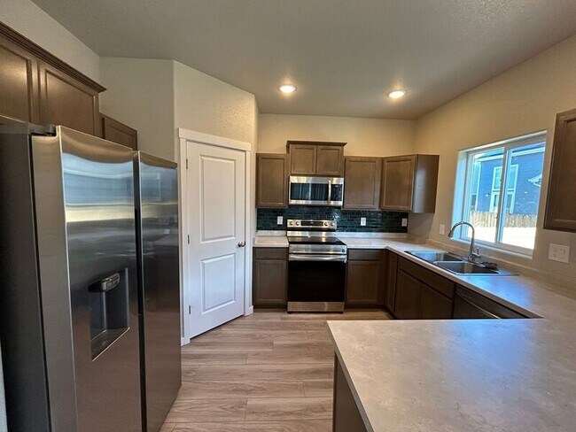 Building Photo - 10656 Castor Dr