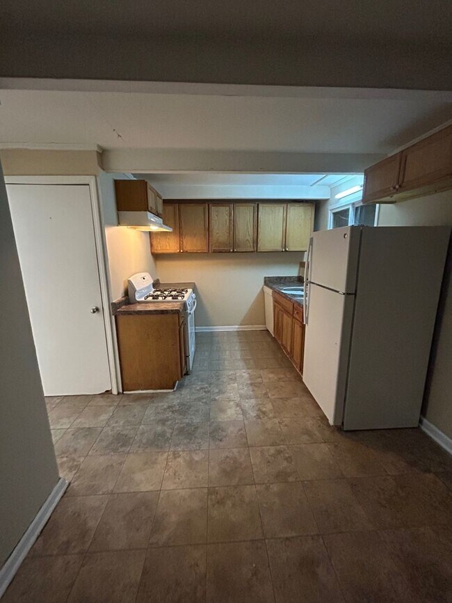 Building Photo - BELOW MARKET RENT!