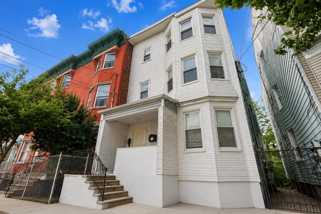 Photo - 52 3rd St (Newark, NJ) Apartment