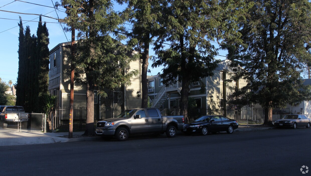 Foto del edificio - 5817-5821 Piedmont Ave