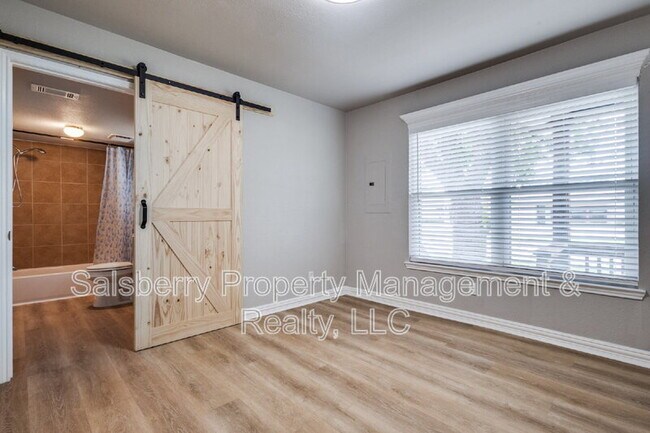 Foto del edificio - 305 S Walnut St