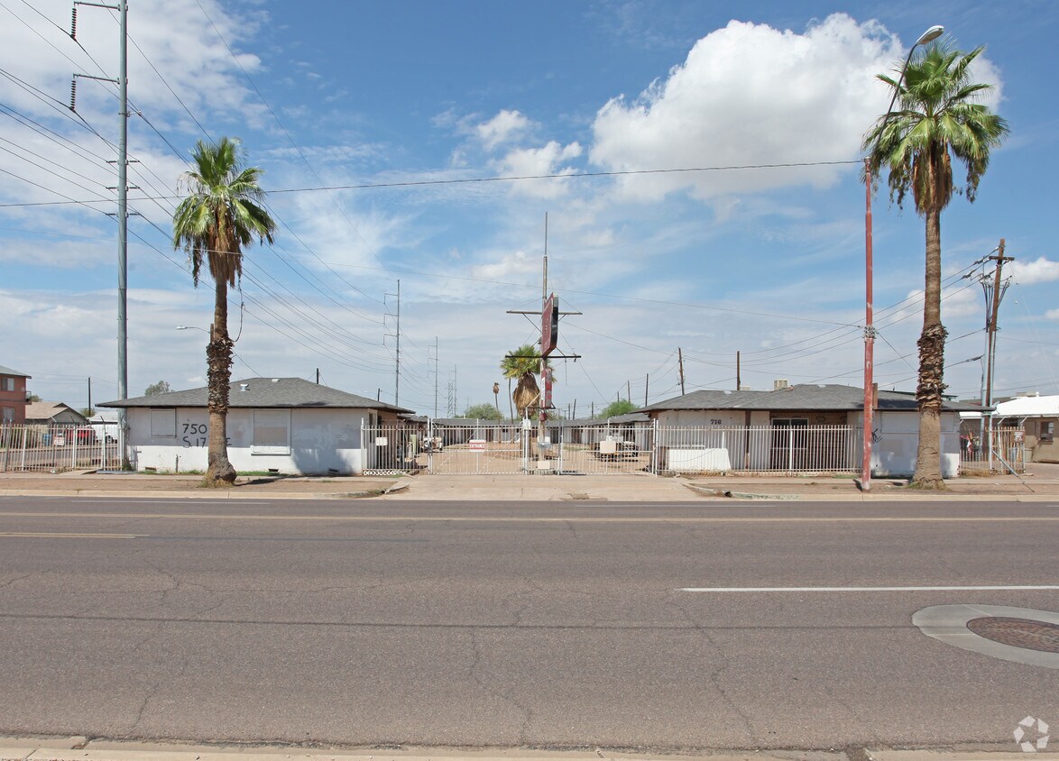 Building Photo - 716 S 17th Ave