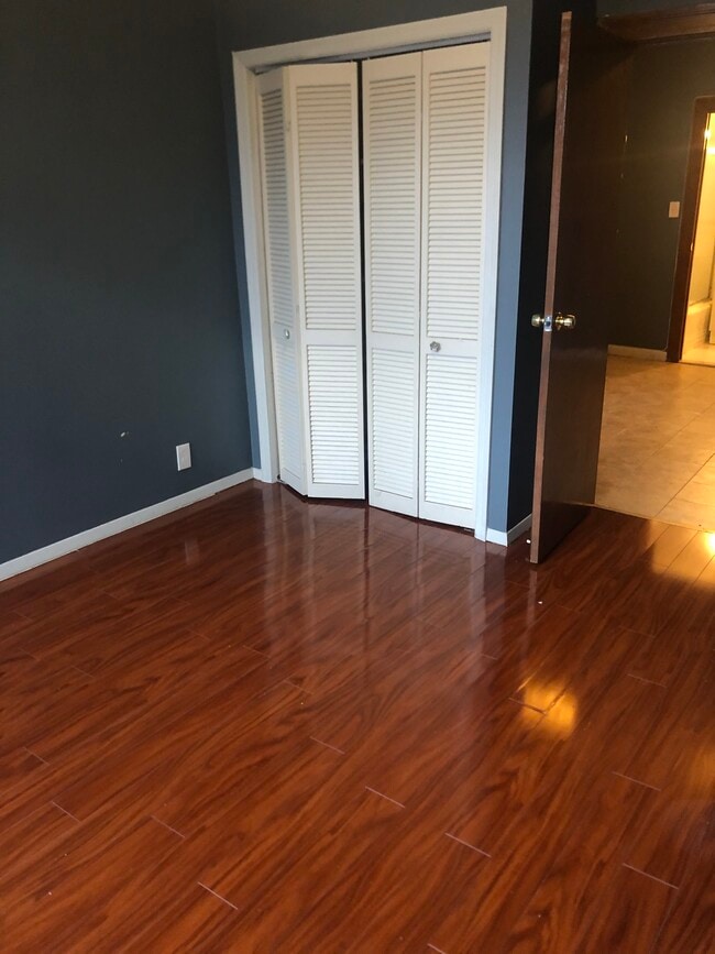 Building Photo - 81 Van Sicklen St