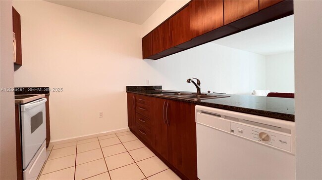 Foto del edificio - 1200 Brickell Bay Dr