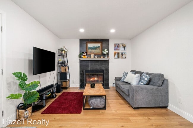 Building Photo - 3 br, 2.5 bath House - 6780 Koster Way