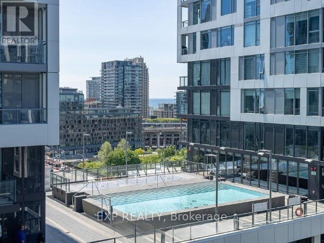 Building Photo - 576 Front St W