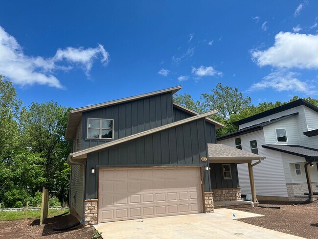 Foto del edificio - Brand New 3 Bedroom 2.5 Bathroom Springfield Home