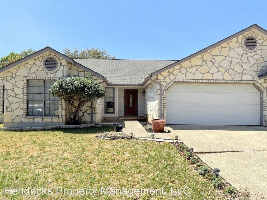 Primary Photo - 4 br, 2.5 bath House - 16411 Strong Box