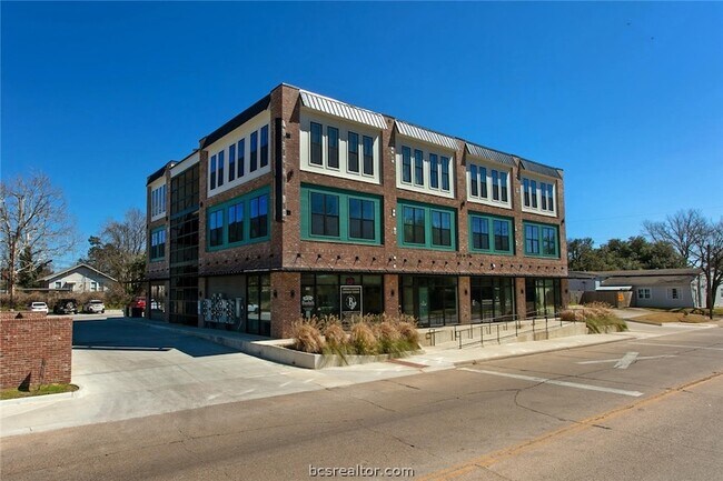 Building Photo - 305 W 27th Street Unit 337