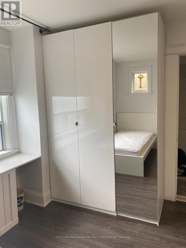 Building Photo - 2518 Lake Shore Blvd W