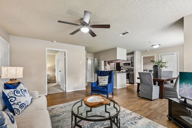Renovado E - Chappell Hill Apartments