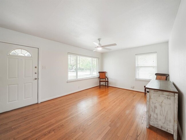 Building Photo - 9710 Bassoon Dr