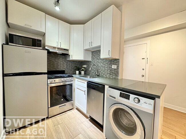 Foto del edificio - 541 W Belmont Ave