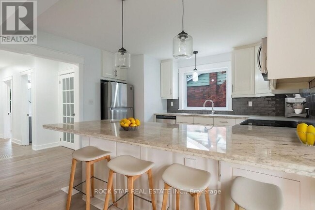 Building Photo - 16 Wildewood Ave