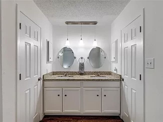 Building Photo - Gorgeous 3 bed 2 bath Home