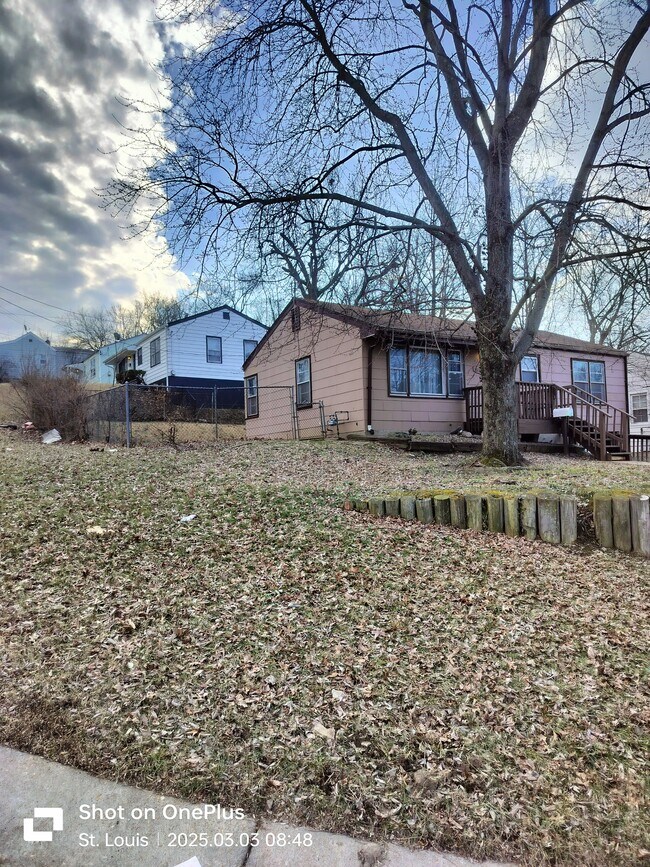 Foto del edificio - 5640 Sapphire Ave