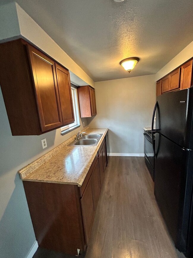 Building Photo - 610 Roeder Ave