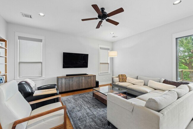 Building Photo - Beautiful 4-Bed Home in Highland Park West...