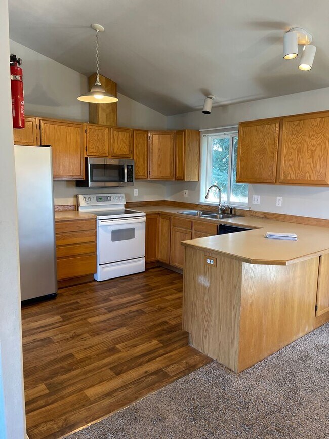 Foto del edificio - Beautiful Eugene 3 Bed, 2 Bath, PLUS Bonus...