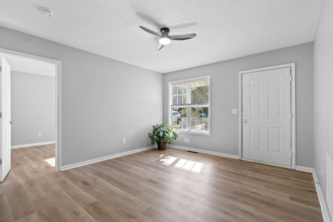 Foto del edificio - 515 Warbler Ct