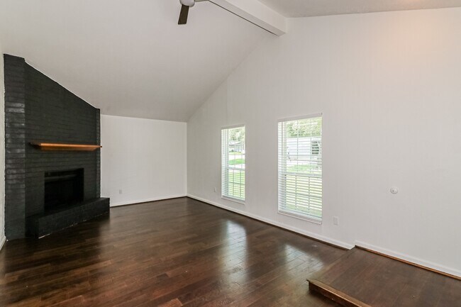 Foto del edificio - 28914 Champion Oaks Dr