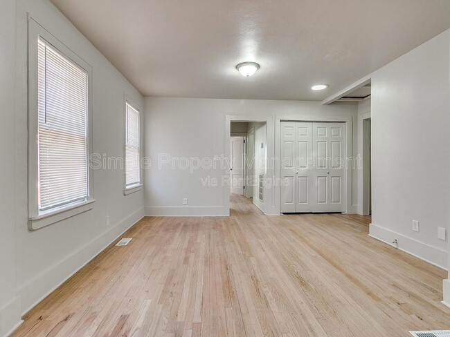 Foto del edificio - 943 East Dr