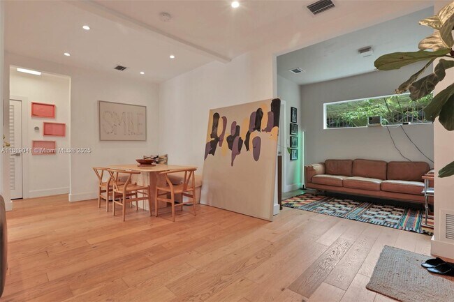Foto del edificio - 405 NE 90th St