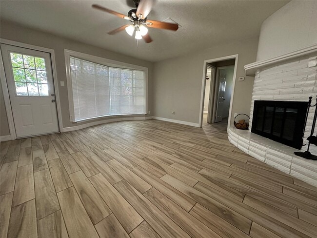 Building Photo - 207 Brigadoon Ln
