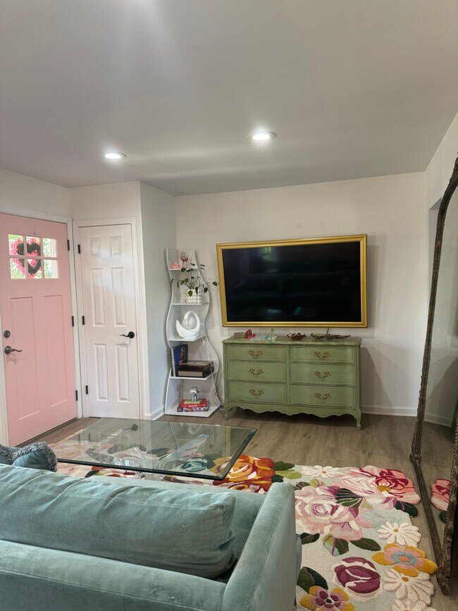 Foto del edificio - 644 W Hinsdale Ave