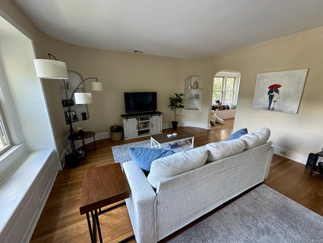 Livingroom - 638 Taylor Ave