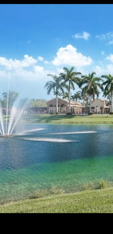 Building Photo - 1005 NE 34th Ave