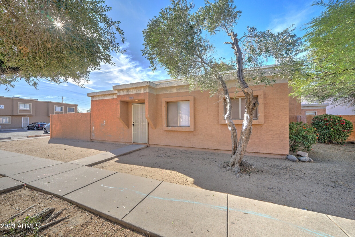 Primary Photo - 4410 E Pueblo Ave