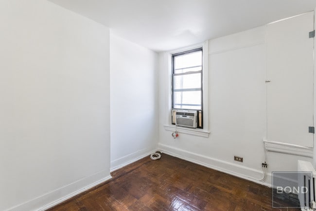 Building Photo - 372 8th Ave