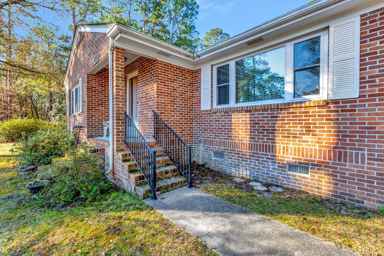 Primary Photo - 3 Bedroom Classic Summerville Home!