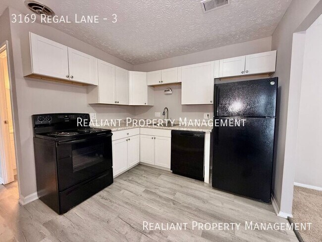 Foto del edificio - 3169 Regal Ln