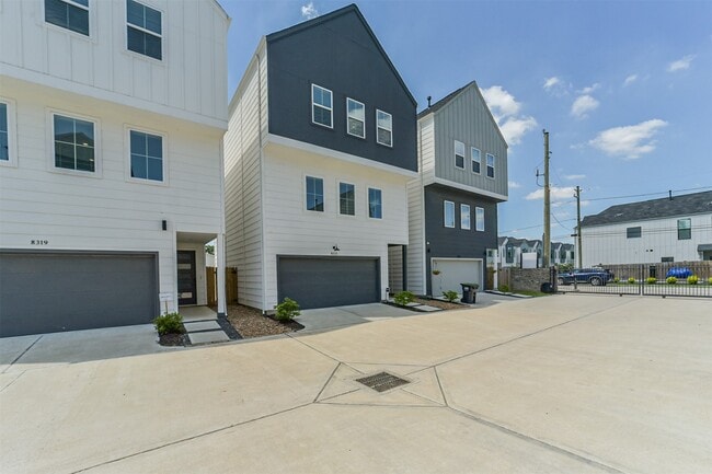 Building Photo - 8321 Springwood Cyn Ln