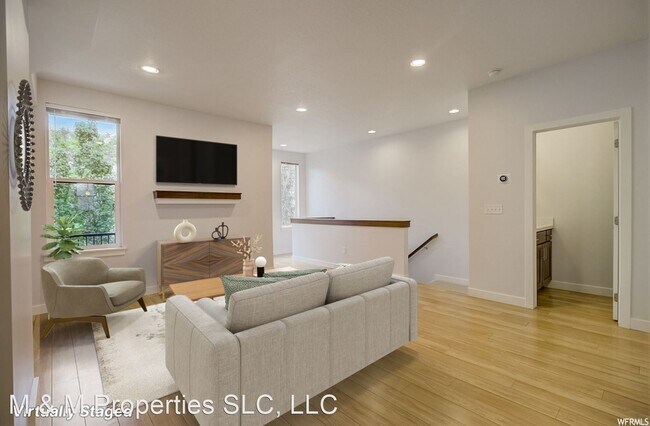 Building Photo - 2 br, 2.5 bath House - 315 W Reed Ave #8