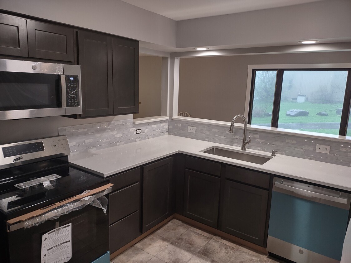Foto principal - 8620 Salt Springs Rd
