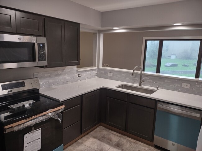 Building Photo - 8620 Salt Springs Rd