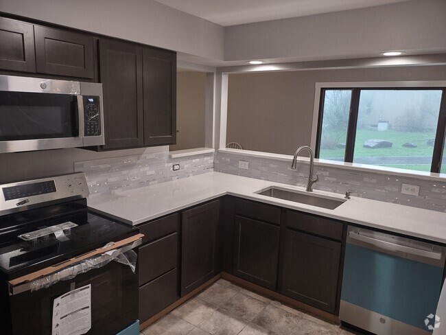 Building Photo - 8620 Salt Springs Rd