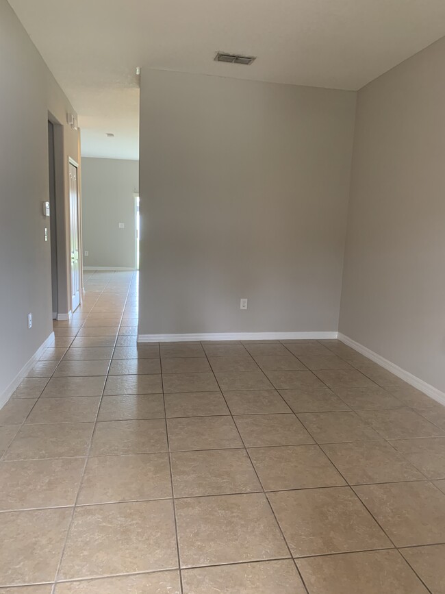 Front Room - 11060 Savannah Landing Cir