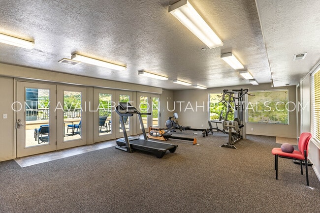 Building Photo - 892 E 700 N