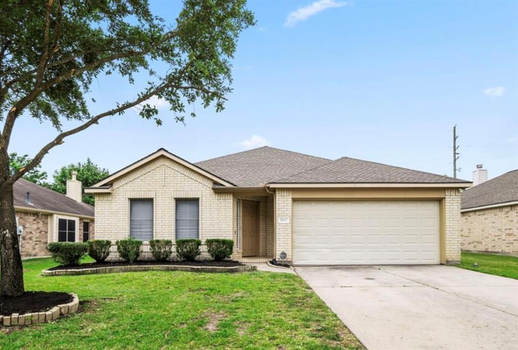 Foto principal - 17627 Memorial Falls Dr