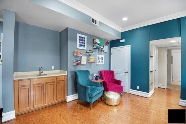 Building Photo - 850 N Hudson Ave