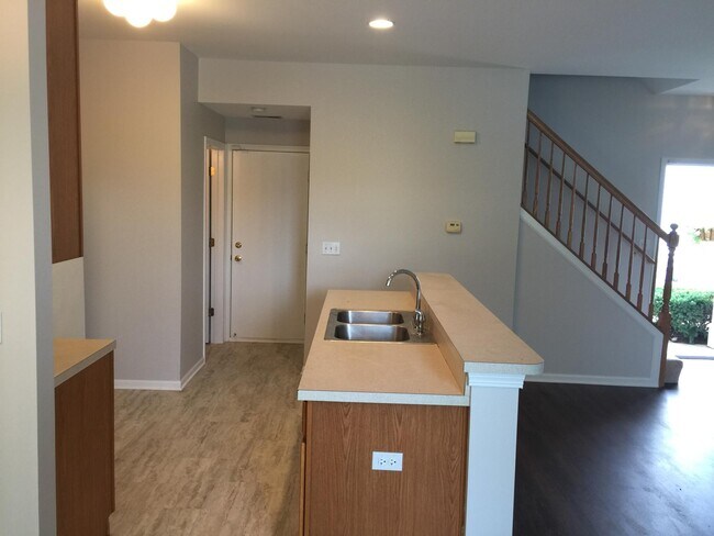 Foto del edificio - 624 Blackstone Ct