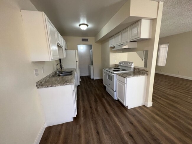 Building Photo - 2bedroom 2bath condo Move-in Ready!!